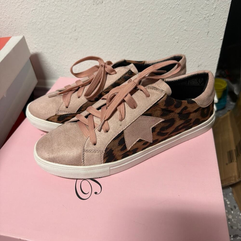 Women’s sneakers